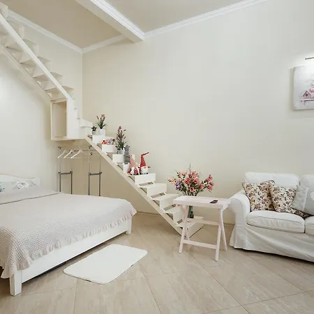 Apartment Near Opera Theatre Апартаменти